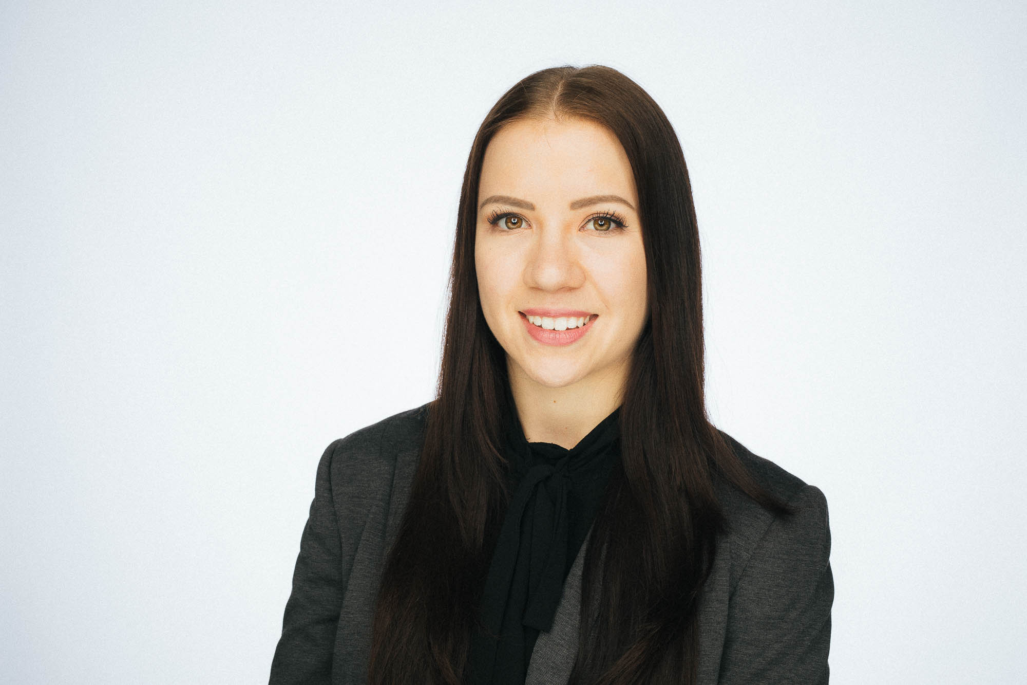 Export x3 Headshot  06361 Dez 01 2019 Headshots 2019  Miro Nicole Nadine 2